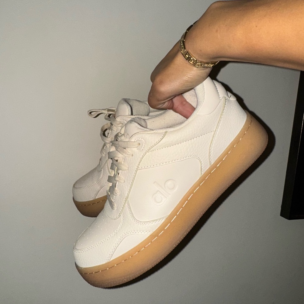 ALO Yoga Recovery Sneaker M 7.5 W 9